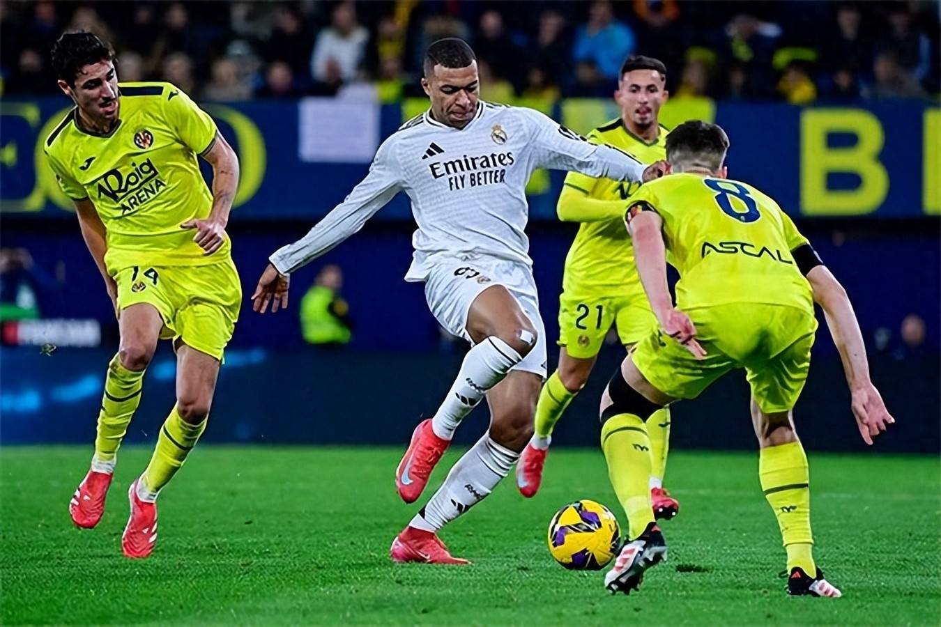 皇马主场大胜比利亚雷亚尔保持西甲榜首