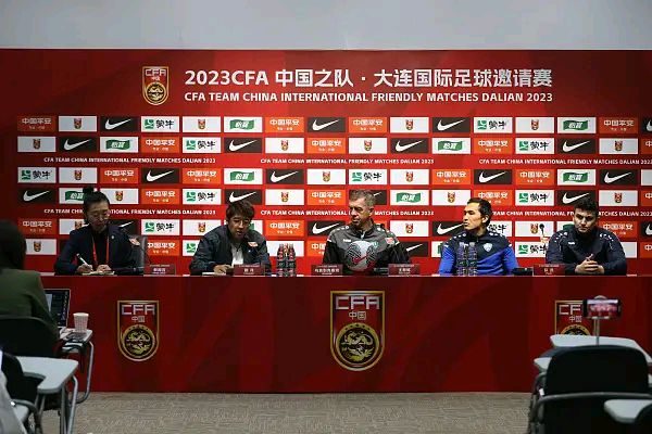 包含队员备战国际盛事，准备全力以赴争取胜利的词条